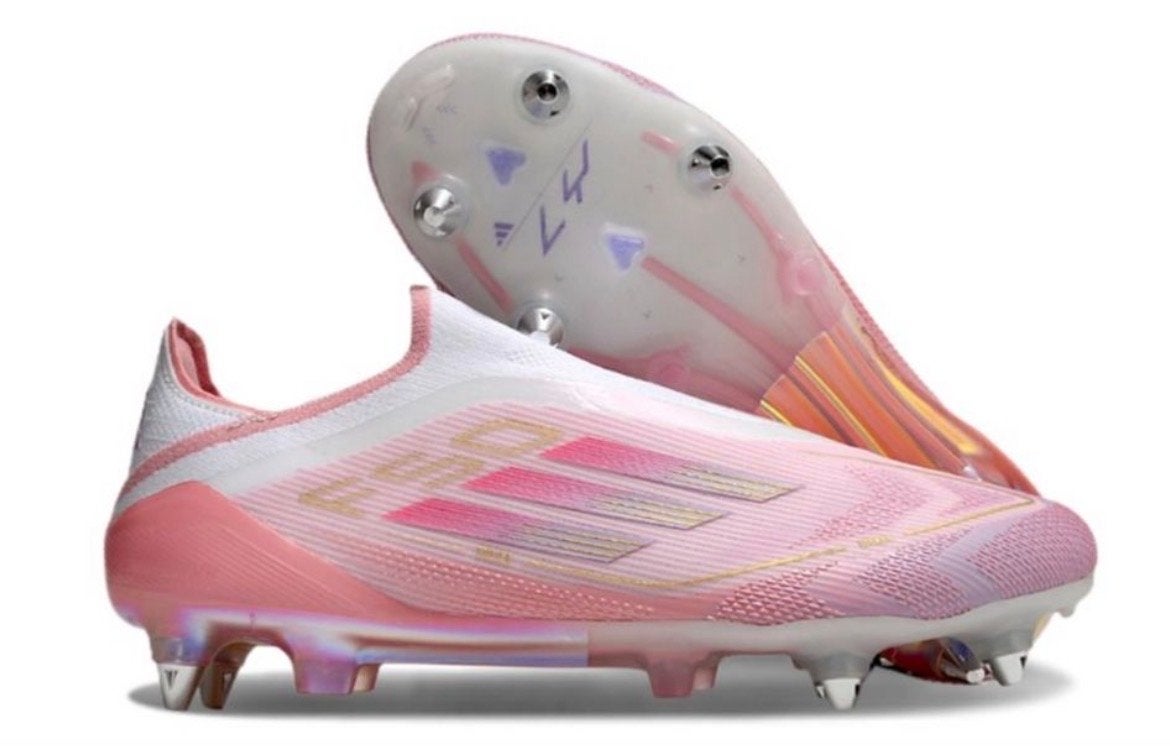 Voetbalschoenen met of zonder ijzeren noppen - Nieuw te best, Maat XS of kleiner, Ophalen, Nieuw, Schoenen