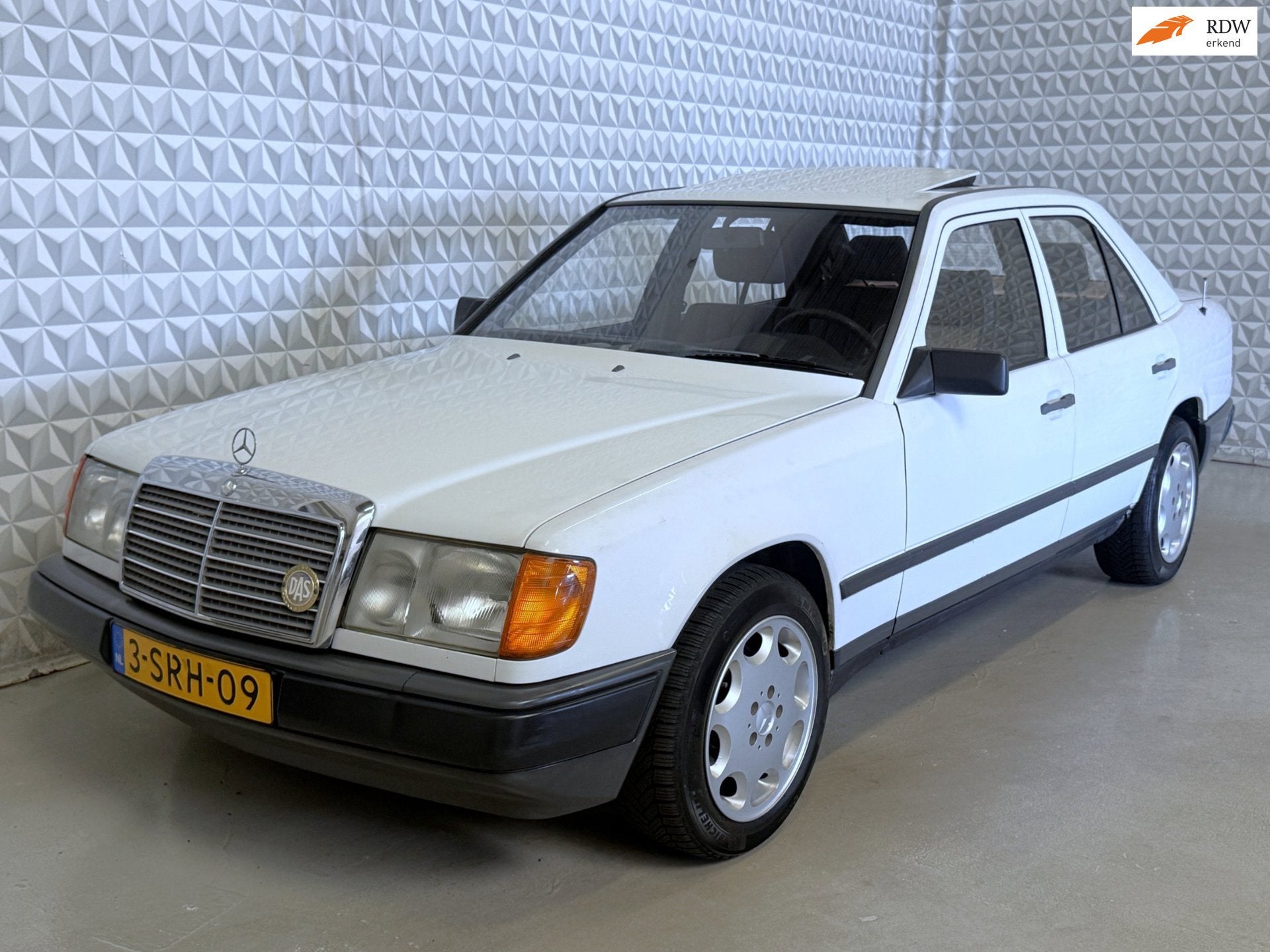 Mercedes-Benz 200-500 (W124) 230 E met APK tot 06-2028! (198, Achterwielaandrijving, Gebruikt, 4 cilinders, Bedrijf