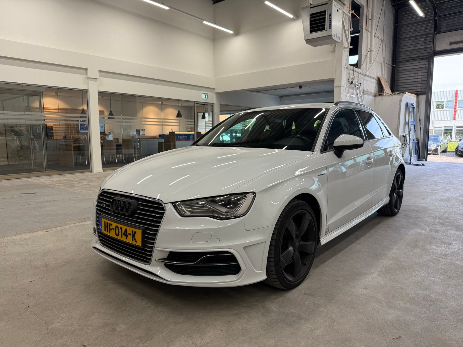 BOMVOL! Audi A3 1.4 Tfsi E-tron S-line S-Tronic 2015 Wit, Auto's, Zwart, 4 cilinders, Wit, 1395 cc