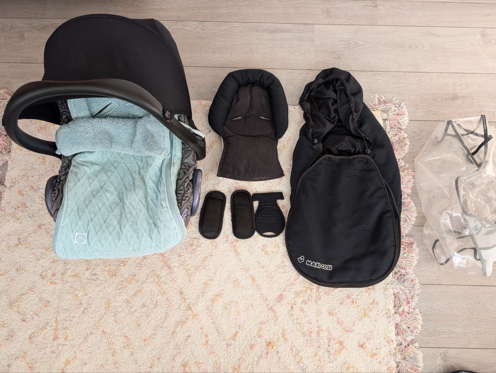 Maxi Cosi met autobase, voetenzakken en accessoires, Ophalen of Verzenden, 0 t/m 13 kg, Maxi-Cosi, Gebruikt