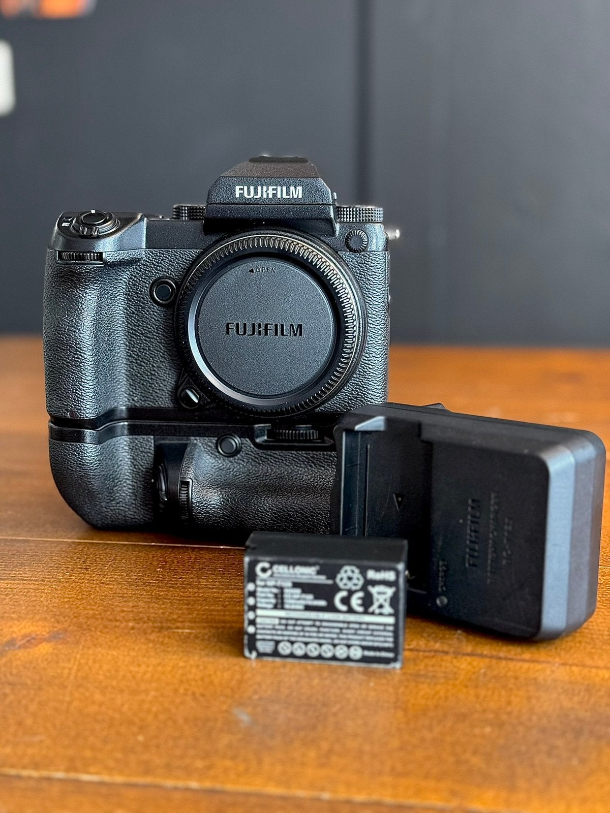 Fujifilm GFX50S + Tilt EVF Adapter + Grip, Ophalen, Zo goed als nieuw, Fuji, Geen optische zoom