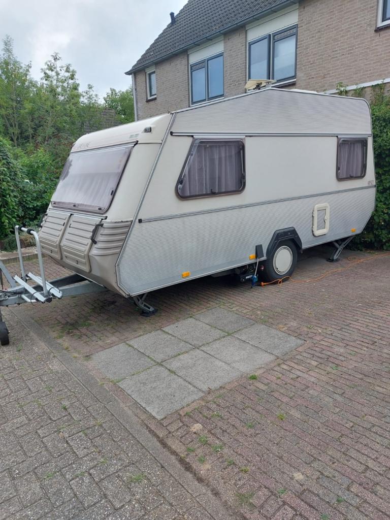 Kip Greyline 427: Bouwjaar 1991, Caravans en Kamperen, Caravans, Particulier, 500 - 750 kg, Kip, Gascomfoor, Kachel, Koelkast