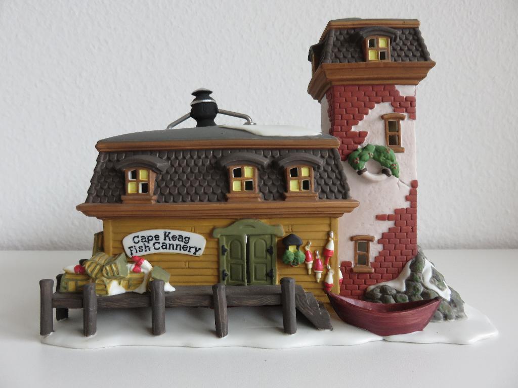Department 56 Cape Keag Fish Cannery Kersthuisje uit 1994, Diversen, Kerst, Ophalen of Verzenden, Zo goed als nieuw