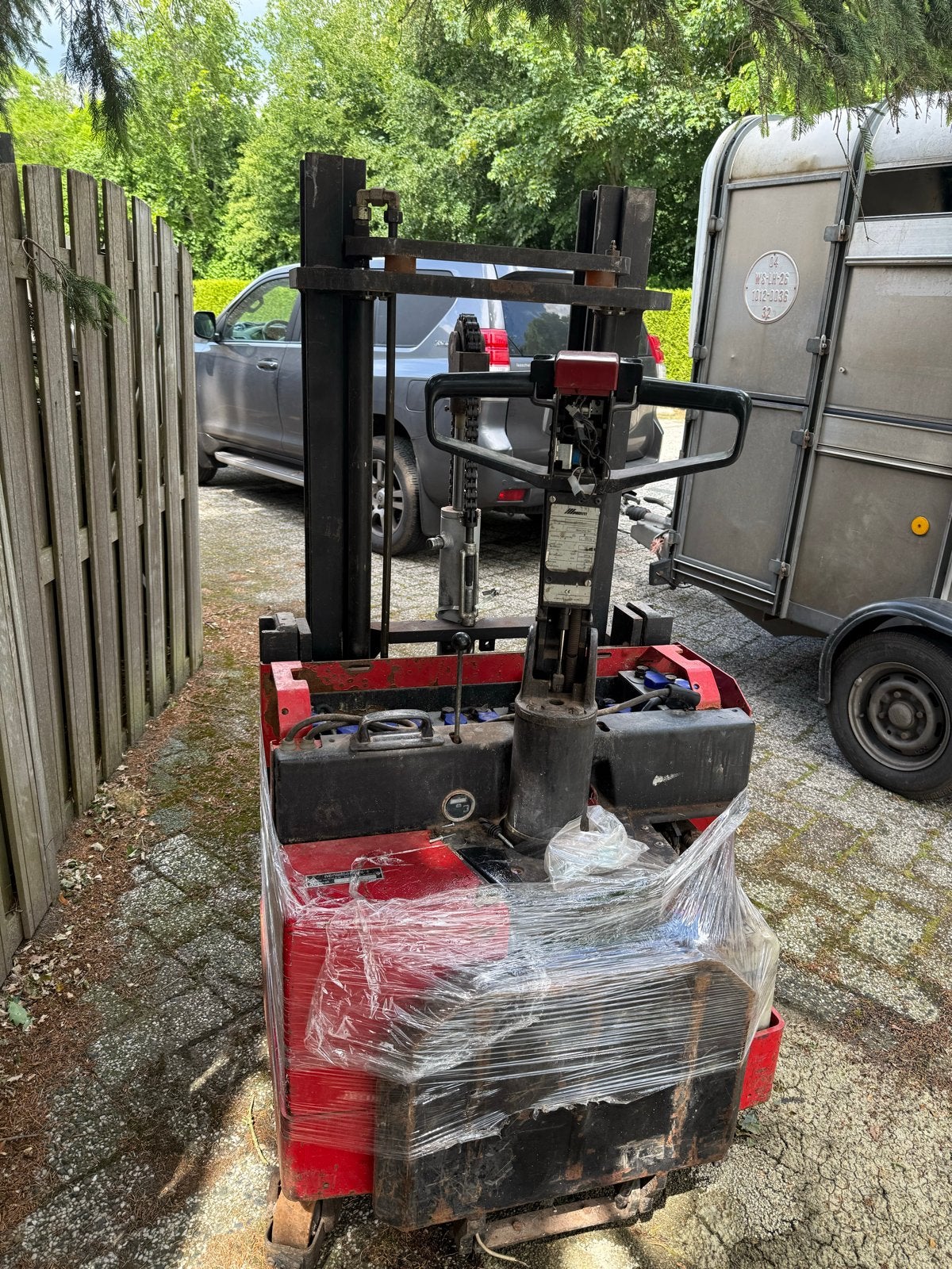 Stapelaar - Werkt omhoog/omlaag, schade aan olieleiding, Tot 1000 kg, Ophalen of Verzenden, Elektrisch, Stapelaar