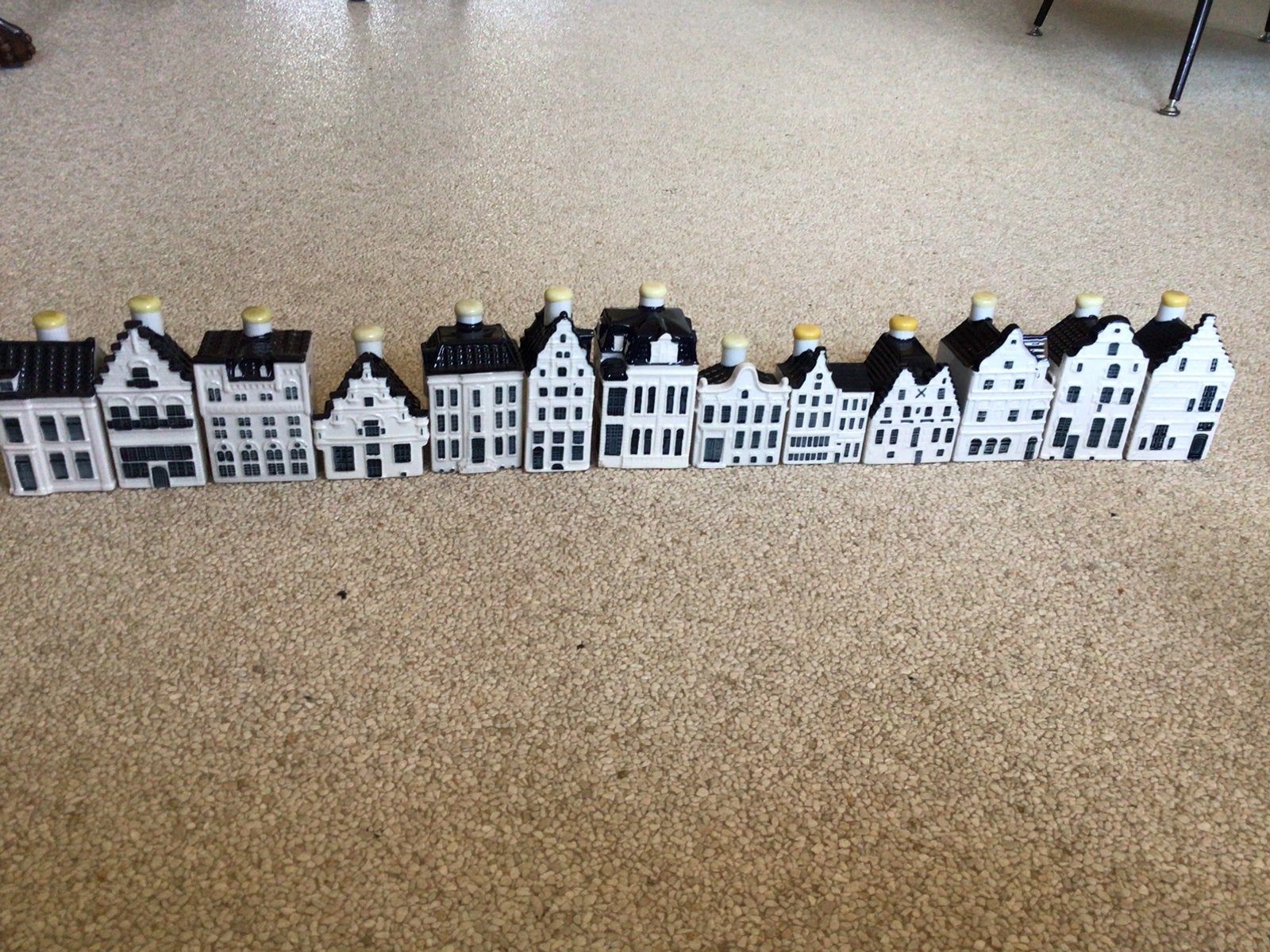 Te koop KLM huisjes, Verzamelen, KLM Huisjes, Ophalen of Verzenden, Zo goed als nieuw, 81 t/m 91, Gevuld