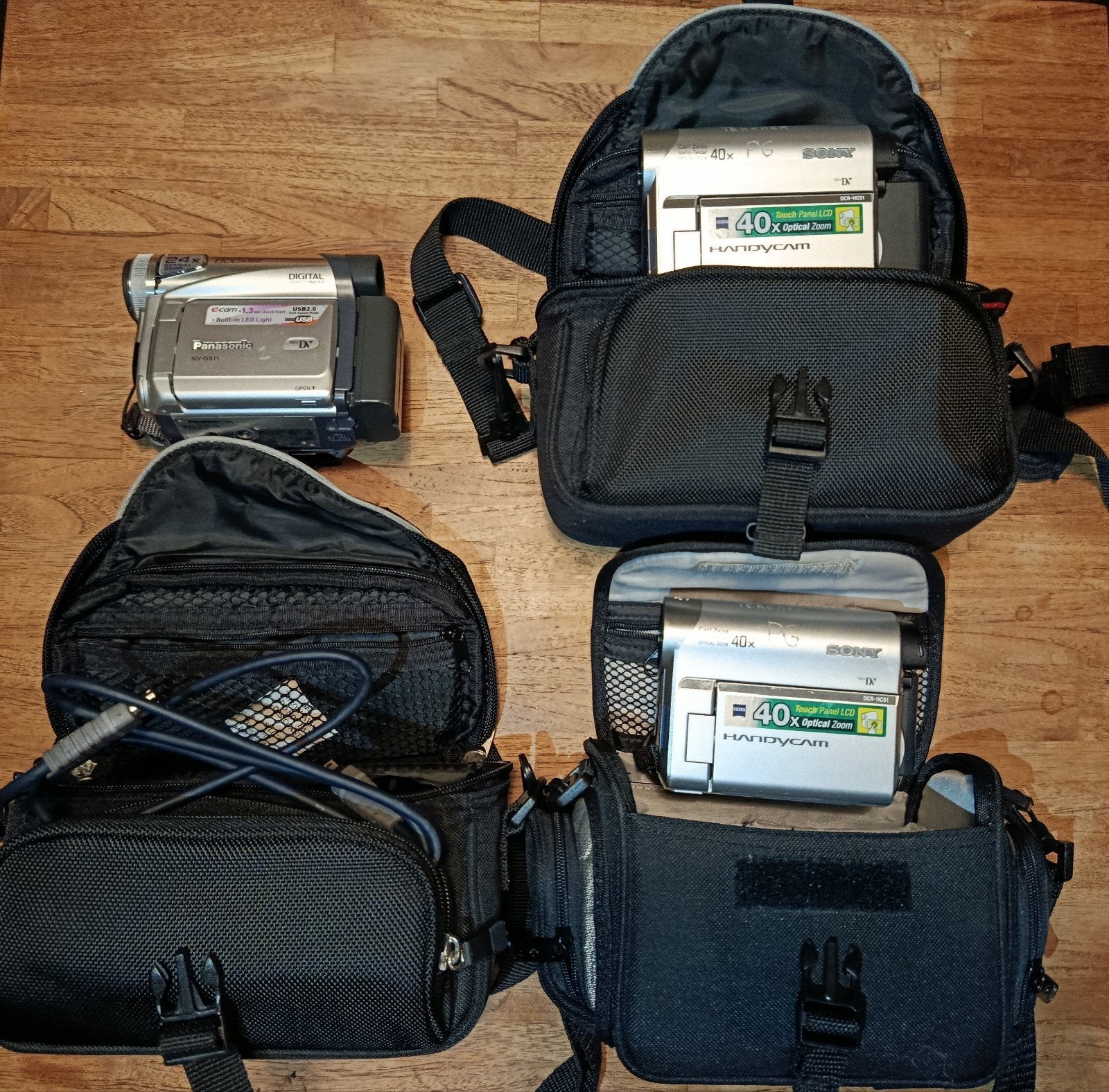 2 Sony 1 Panasonic videocameras incl.tasjes

staat- onbekend, Audio, Tv en Foto, Ophalen, Mini dv, Panasonic, 20x of meer