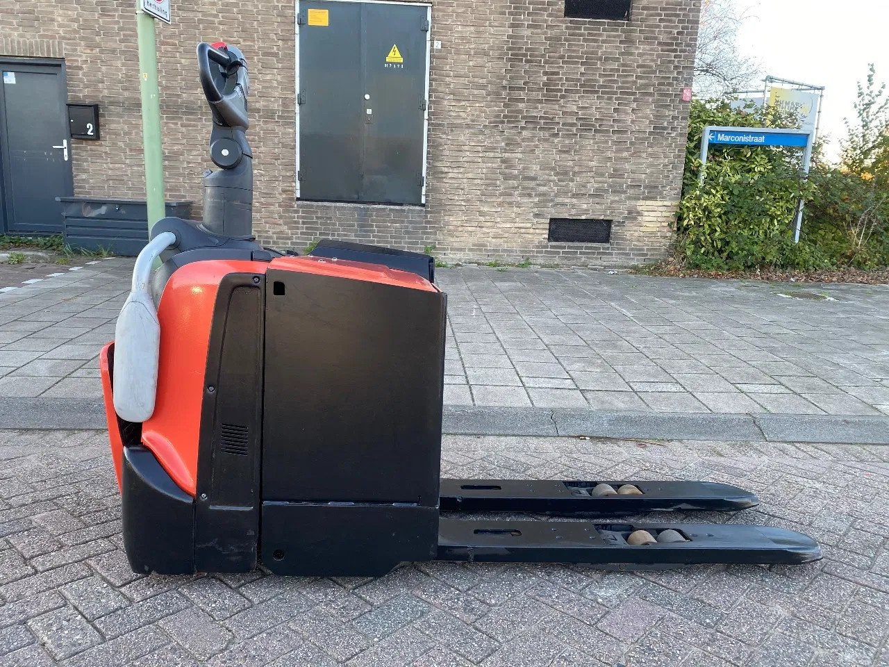BT LPE250 2500KG PALLETWAGEN / HEFTRUCK (bj 2017), BT, Marconistraat 2
3133KL  Vlaardingen, NL, Yilmaz Heftrucks, Info@yilmazheftrucks.nl