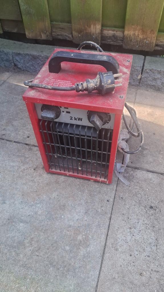 Nieuwe kachel 2kW - beetje vies door opslag, Doe-het-zelf en Verbouw, Verwarming en Radiatoren, Ophalen of Verzenden