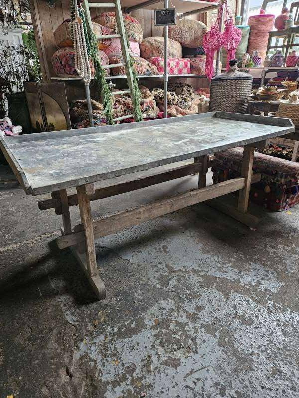 oude tuintafel,werktafel ``WOONWINKEL RUSTIEK``, Ophalen