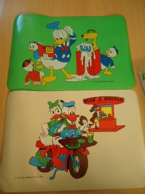 2 Vintage Donald Duck placemat, uit 1976, Verzamelen, Ophalen of Verzenden, Donald Duck, Gebruikt, Overige typen