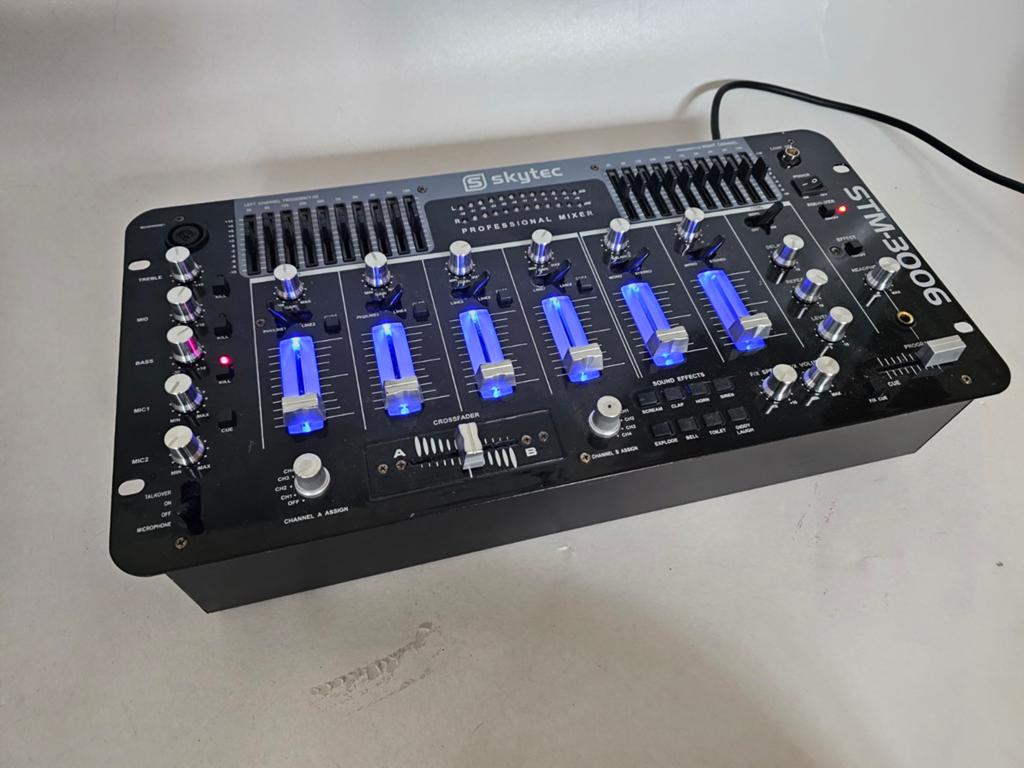 Skytec stm-3006 mengpaneel, Ophalen of Verzenden, Gebruikt, 5 tot 10 kanalen, Microfooningang