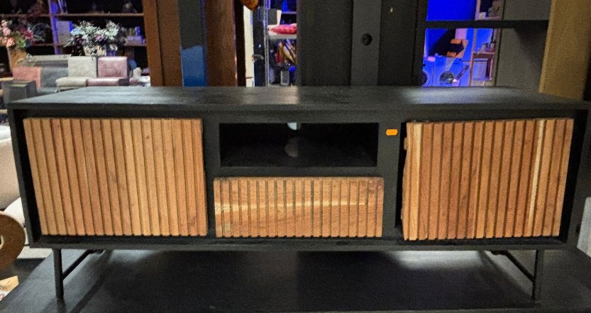 moderne zwart houten Tv-kast (40 x 140 x 55 cm), Gebruikt, 100 tot 150 cm, Spaarneweg 75b Cruquius, Roxzz Design