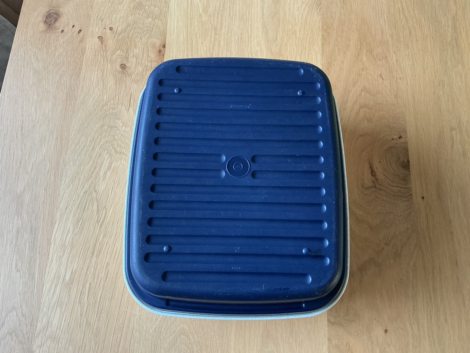 Tupperware kornuit cracker of kaasdoos. 28x23 cmhoogte 14 cm, Gebruikt, Bewaardoos, Blauw, Ophalen of Verzenden