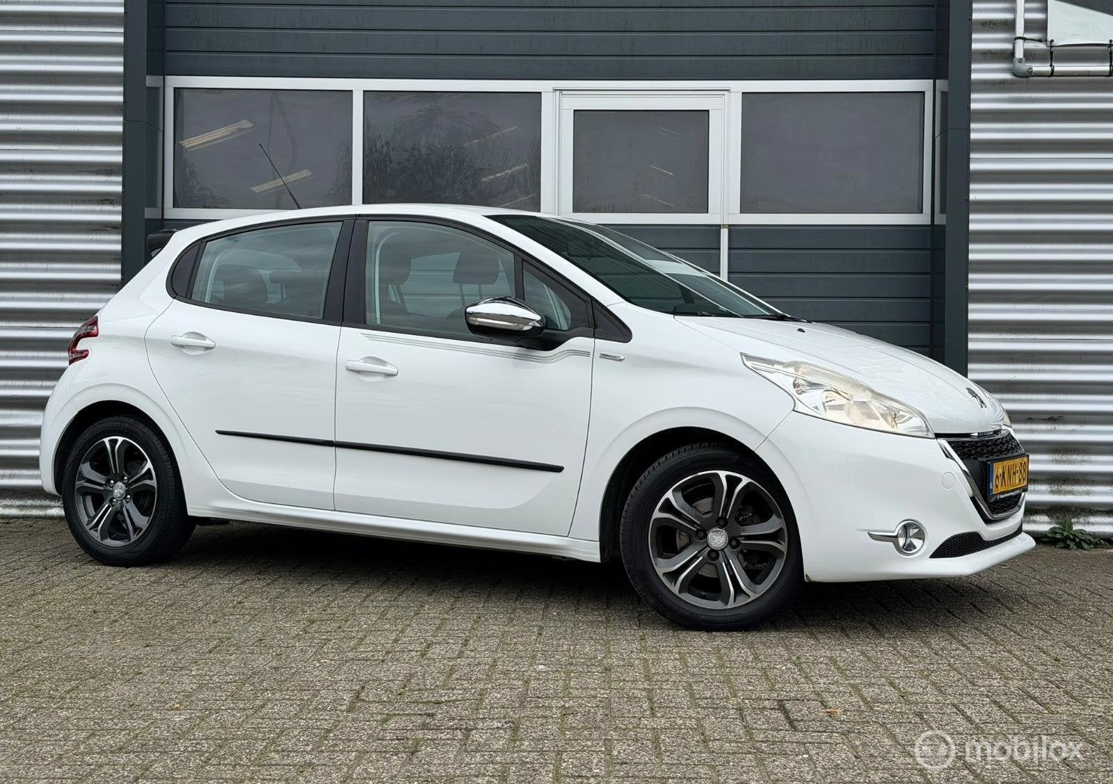 Peugeot 208 1.2 VTi UrbanSoul|16 Inch|2e Eigenaar|Luxe Uitv|, Auto's, Voorwielaandrijving, Euro 5, Stof, Gebruikt