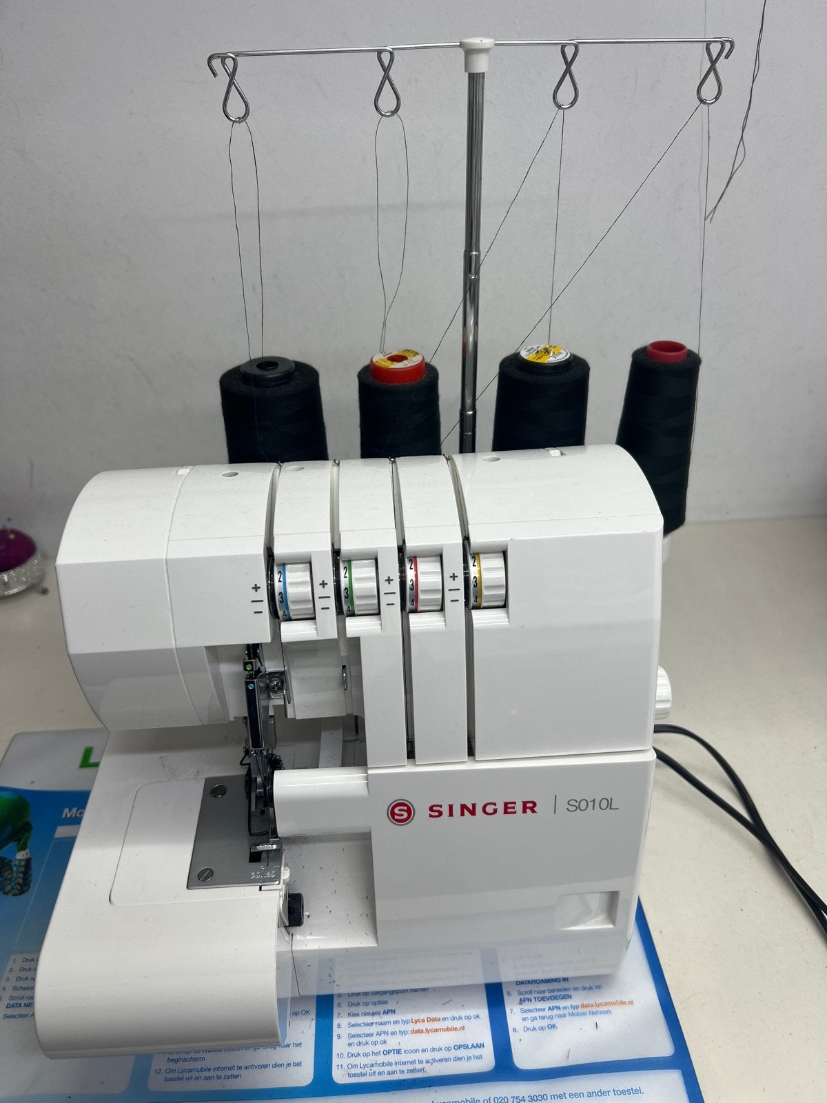 Singer S010L Lockmachine - Zo goed als nieuw, Ophalen of Verzenden, Zo goed als nieuw, Lockmachine, Singer