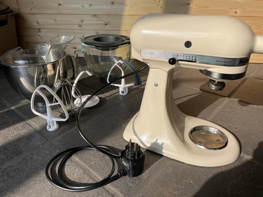 KitchenAid Artisan Keukenmixer - Crème met accessoires, 4 liter of meer, Gebruikt, 3 snelheden of meer, Ophalen of Verzenden