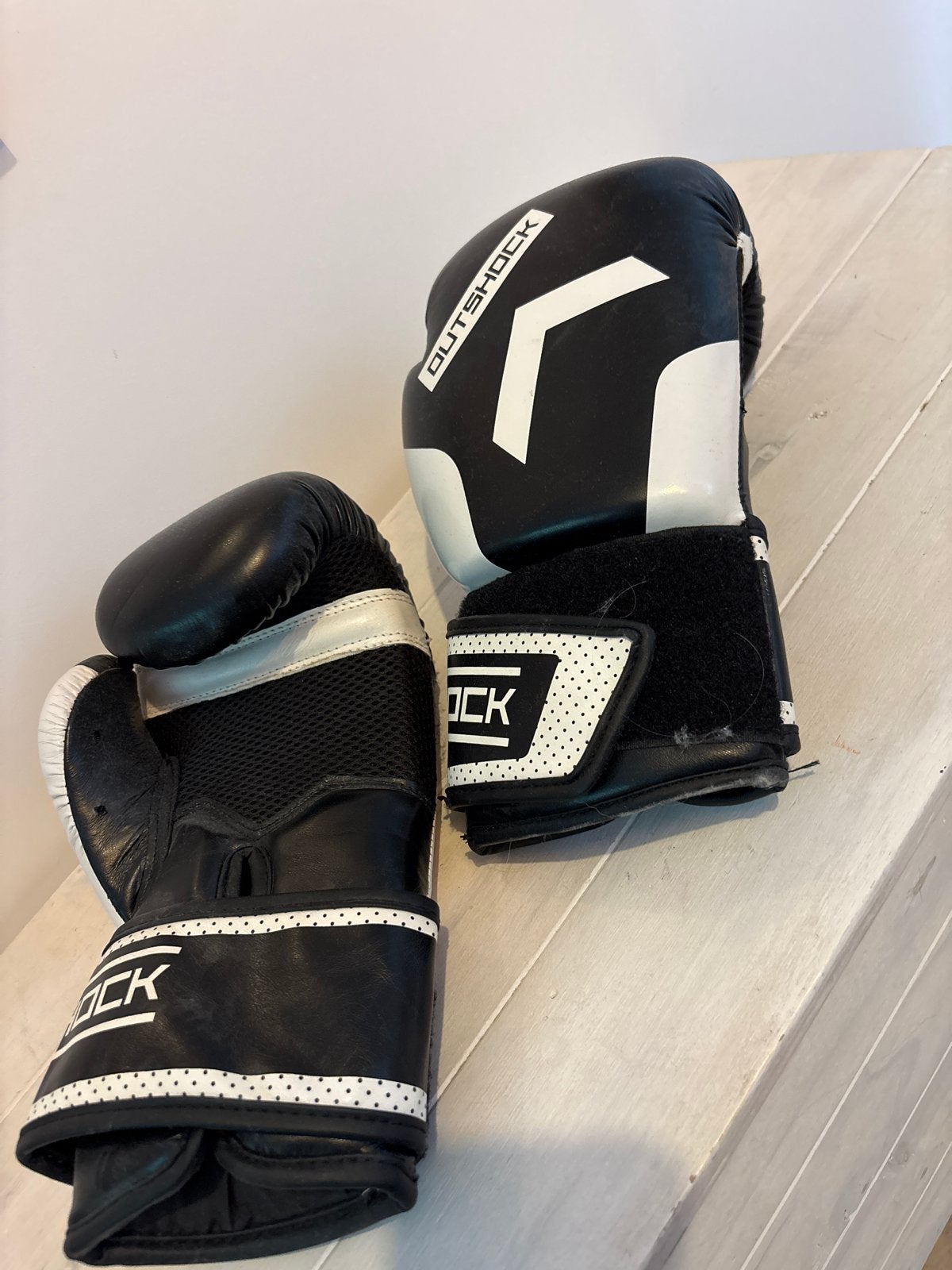 Outshock bokshandschoenen - Zwart/Wit, Ophalen of Verzenden, Gebruikt, Bokshandschoenen