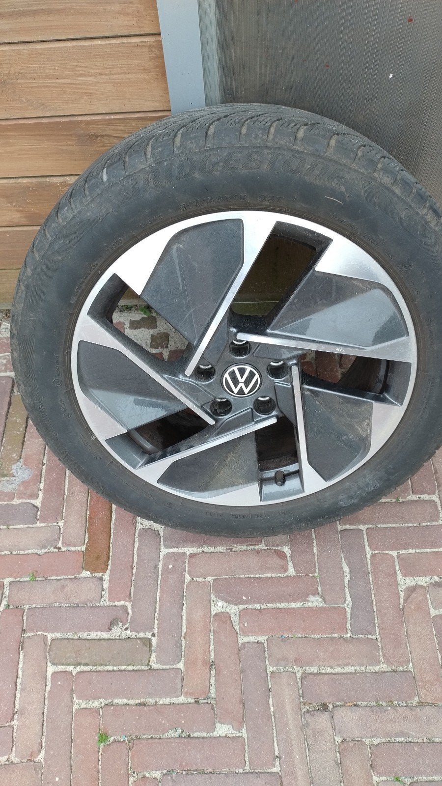 4 gebruikte winterbanden op lichtmetalen velgen voor ID.3, Ophalen