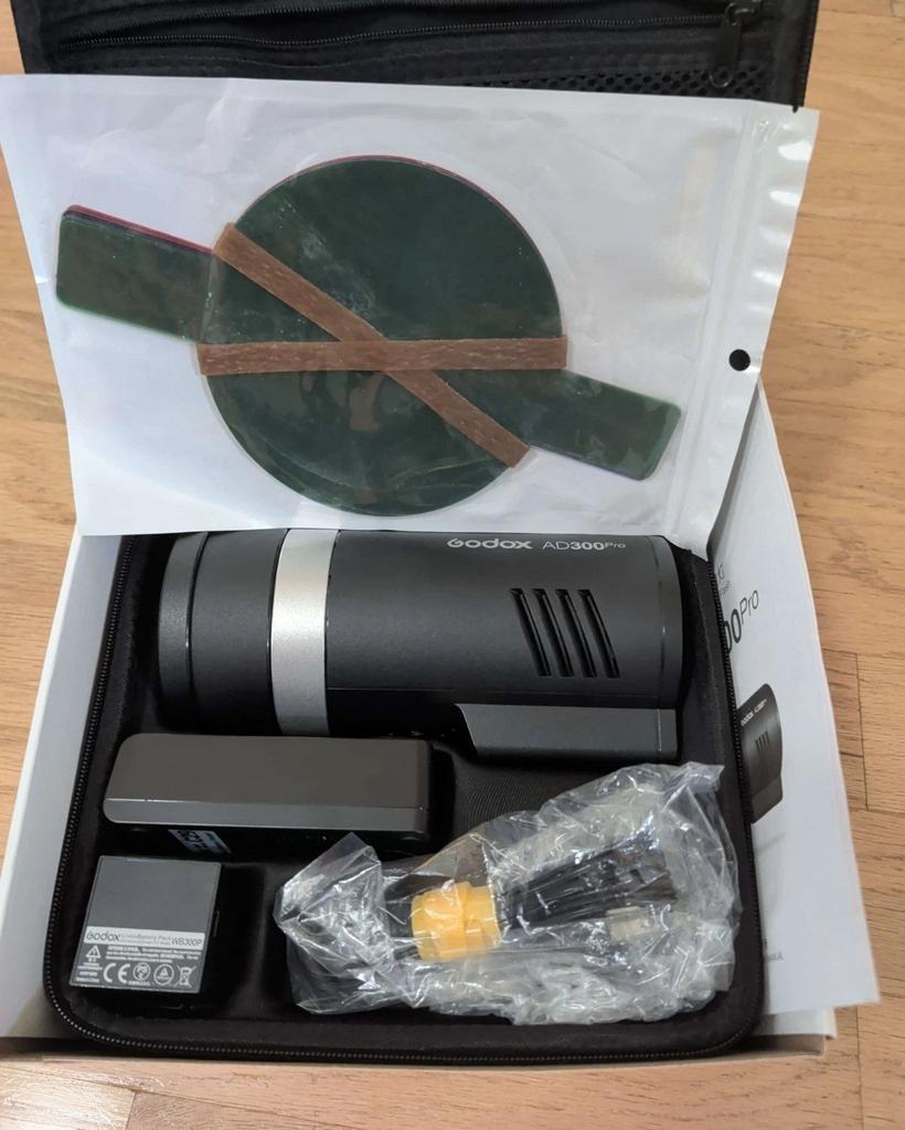 Godox AD300Pro, Ophalen of Verzenden, Zo goed als nieuw, UV-filter