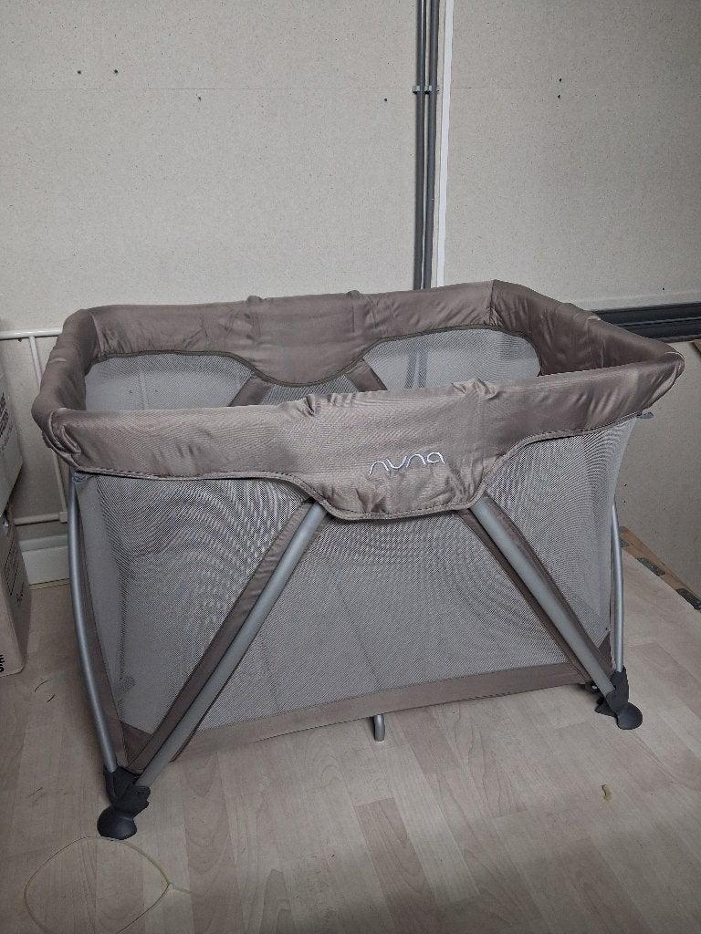 Nuna campingbed, Ophalen of Verzenden, Zo goed als nieuw, Reisbedje