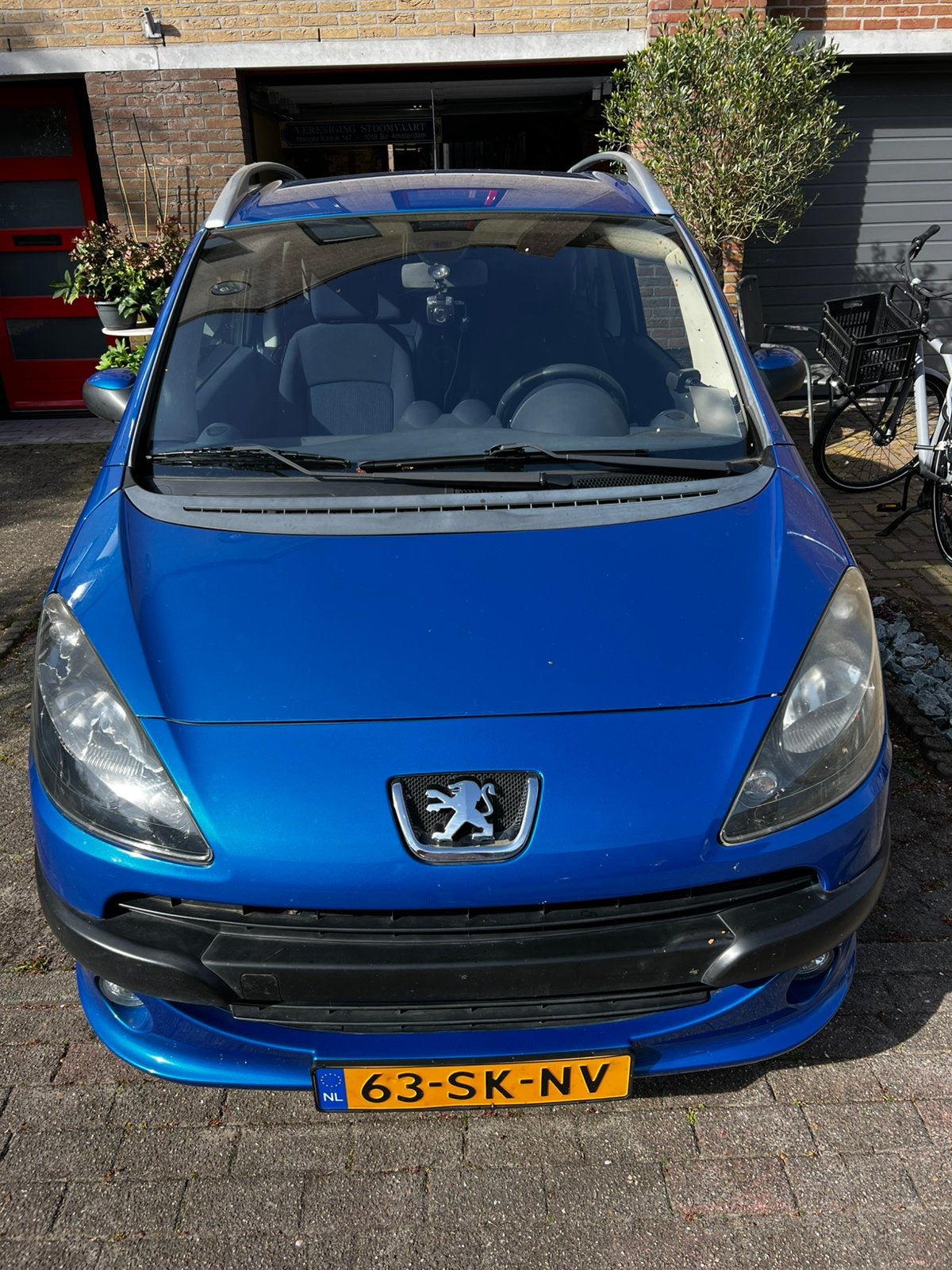 Peugeot 1007 1.4 2006 Blauw automaat, Auto's, 1360 cc, 4 cilinders, Alcantara, 49 €/maand