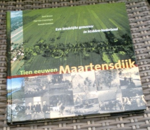 Tien eeuwen Maartensdijk. ISBN 9053451862. De Bilt., Ophalen of Verzenden, Zo goed als nieuw