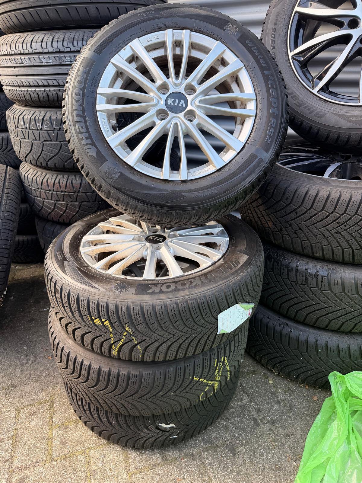 Winterbanden winterset LMV KIA Stonic Rio 185/65 R15, Auto-onderdelen, Gebruikt, 15 inch, Banden en Velgen, Personenwagen