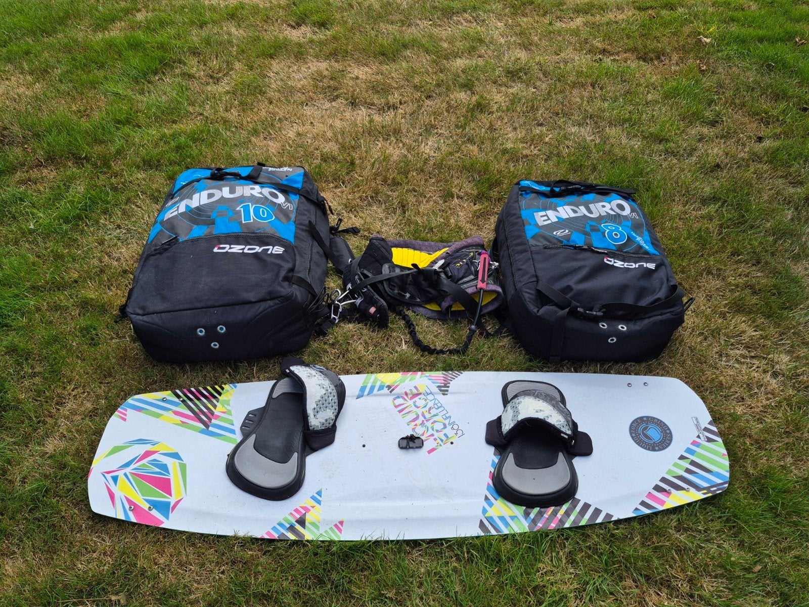 Complete Kitesurf Set: Ozone Enduro Kites, Board & Trapeze, Watersport en Boten, Kitesurfen, Gebruikt, Kitesurf-set, Twintip, 8 m²