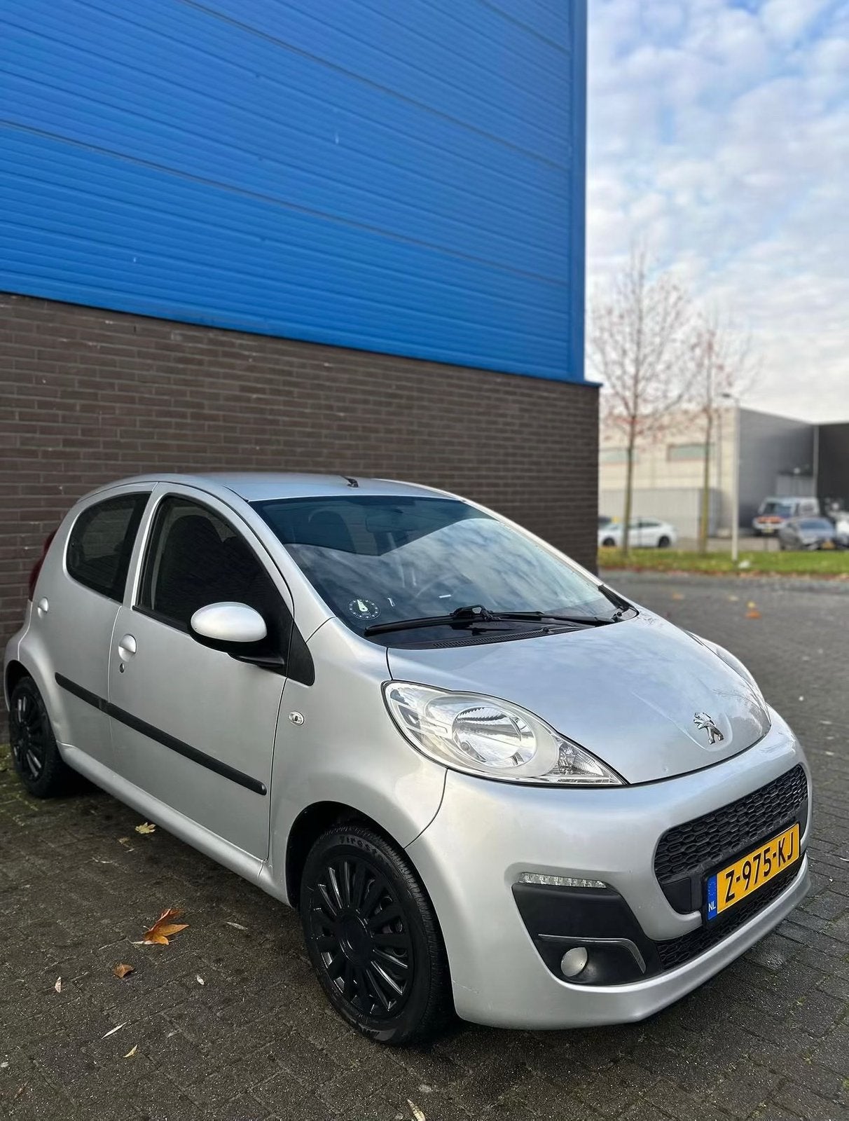 Peugeot 107 - 2014 met LED Dagrijverlichting NAP NIEUWE APK, Auto's, Peugeot, Voorwielaandrijving, Euro 5, Zwart, 4 stoelen