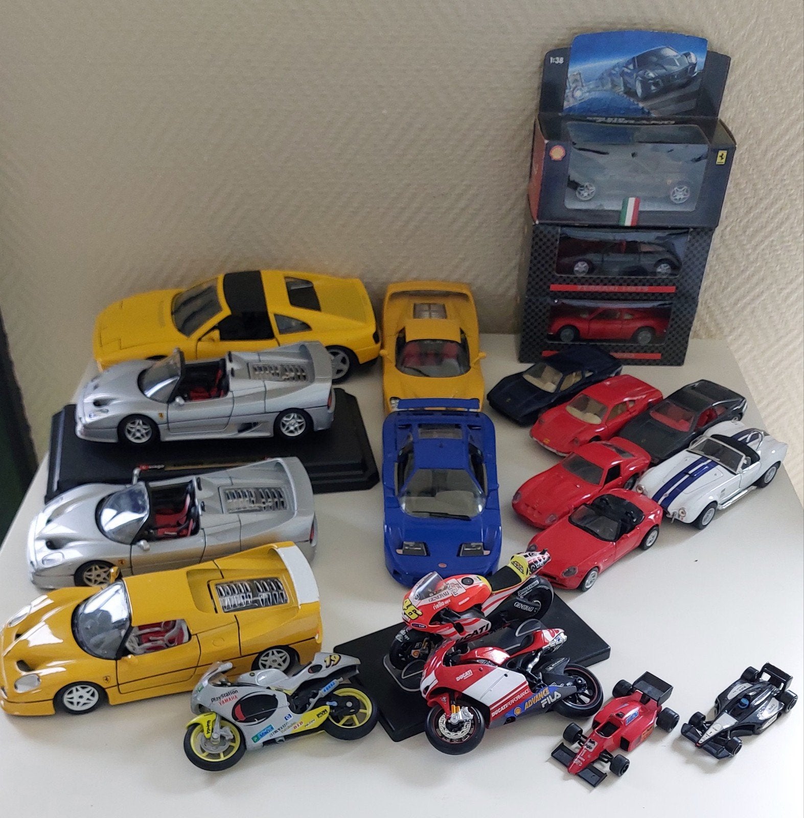 Ferrari BMW Ducati Yamaha Schaal 1/24-1/18-1/36-1/38

Ferra, Verzenden, Nieuw, Maisto