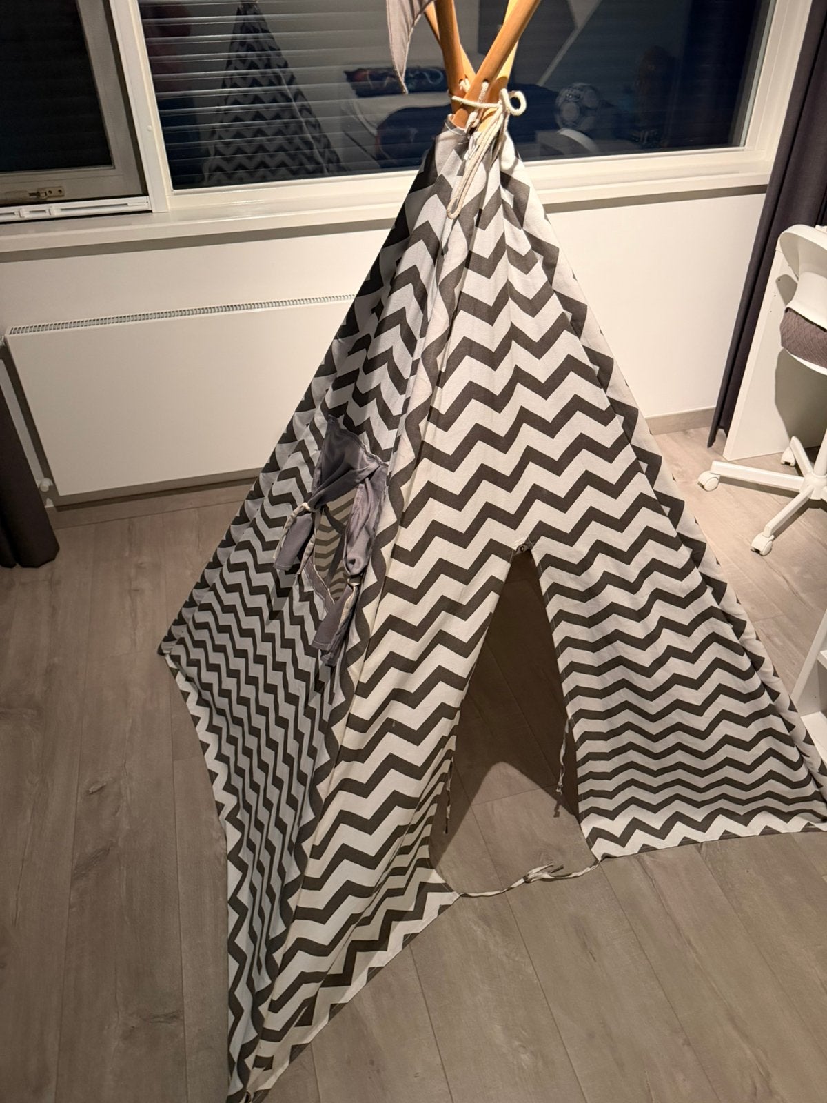 Tipi speeltent grijs met wit, Kinderen en Baby's, Ophalen, Zo goed als nieuw