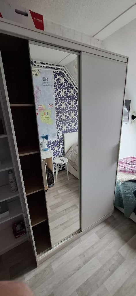 Schuifdeur kledingkast met spiegel – nette staat, Ophalen, 50 tot 100 cm, Zo goed als nieuw, 3 of 4 laden
