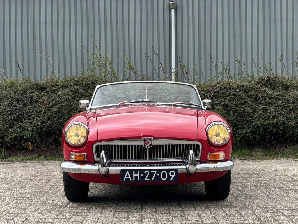 MGB 1.8 Cabriolet 1967 Rood / Oldtimer / Klassieker / Rally!, foto 2
