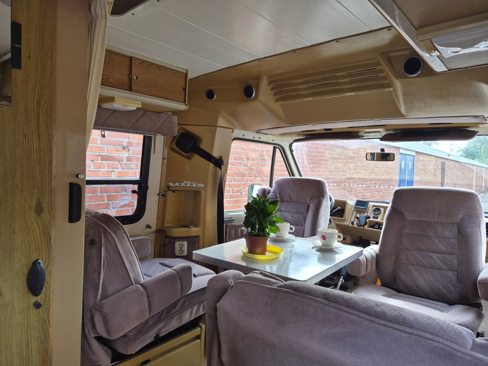 Foto 8 van BENZINE AUTOMAAT WINNEBAGO LE SHARO 2X AIRCO