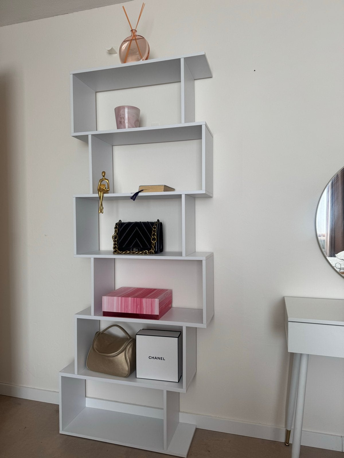 Moderne witte zigzag boekenkast/opbergrek, Ophalen, 50 tot 100 cm, Zo goed als nieuw, Minder dan 25 cm