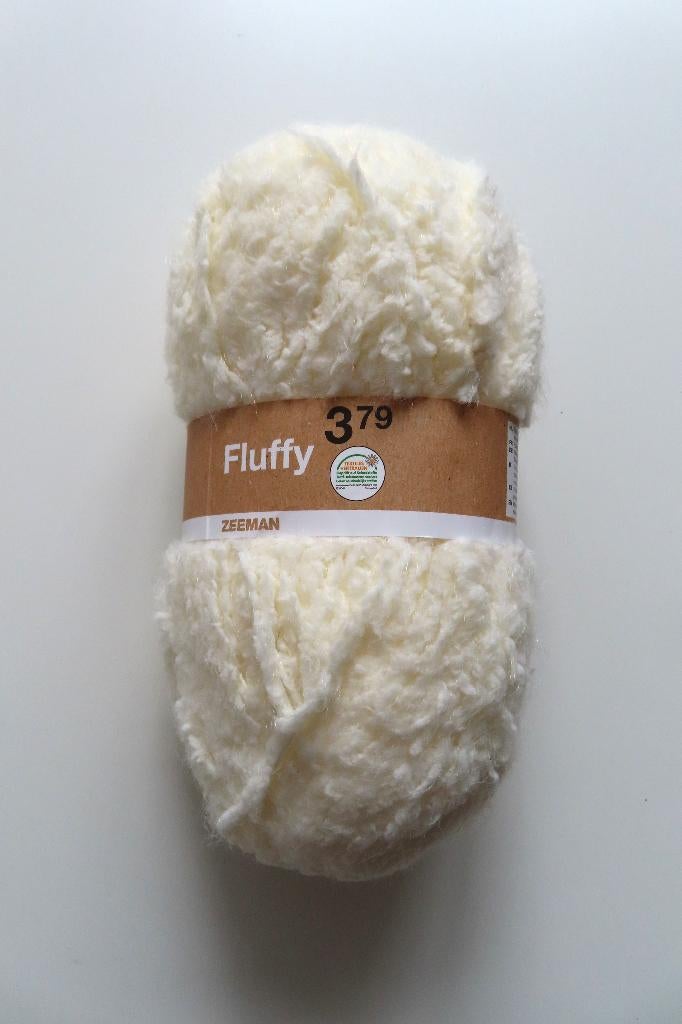 Fluffy Bol Creme *Nieuw* (4758), Hobby en Vrije tijd, Breien en Haken, Ophalen of Verzenden, Nieuw, Breien of Haken, Wol of Garen