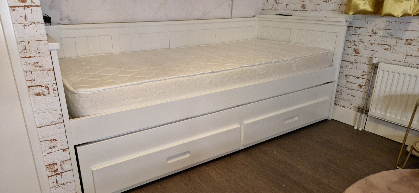 Stevig witte (dubbele) bed (bank), Ophalen, Zo goed als nieuw, 180 cm of meer, 85 tot 100 cm
