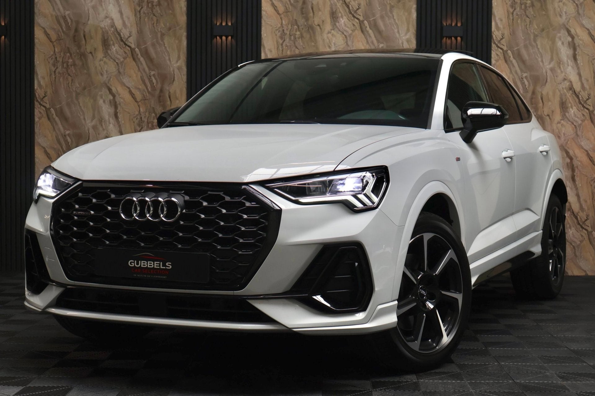 Audi Q3 Sportback 40 TFSI quattro S Edition 3x S-Line | Pano, Auto's, Automaat, Dealer onderhouden, Gebruikt, Zwart