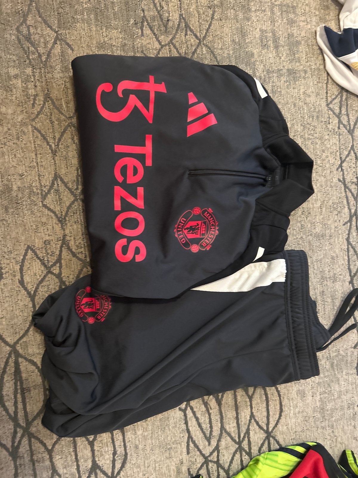Manchester United trainingspak - Maat XS, Ophalen of Verzenden, Zo goed als nieuw, Voetbal, Grijs