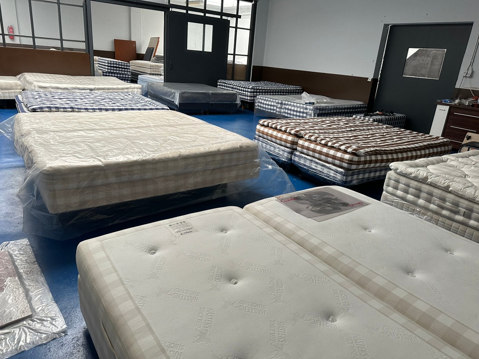 Hästens boxspring showroom (600 m²) ter overname-uitverkoop, Ophalen of Verzenden, Zo goed als nieuw, Keramiek, Terrastegels