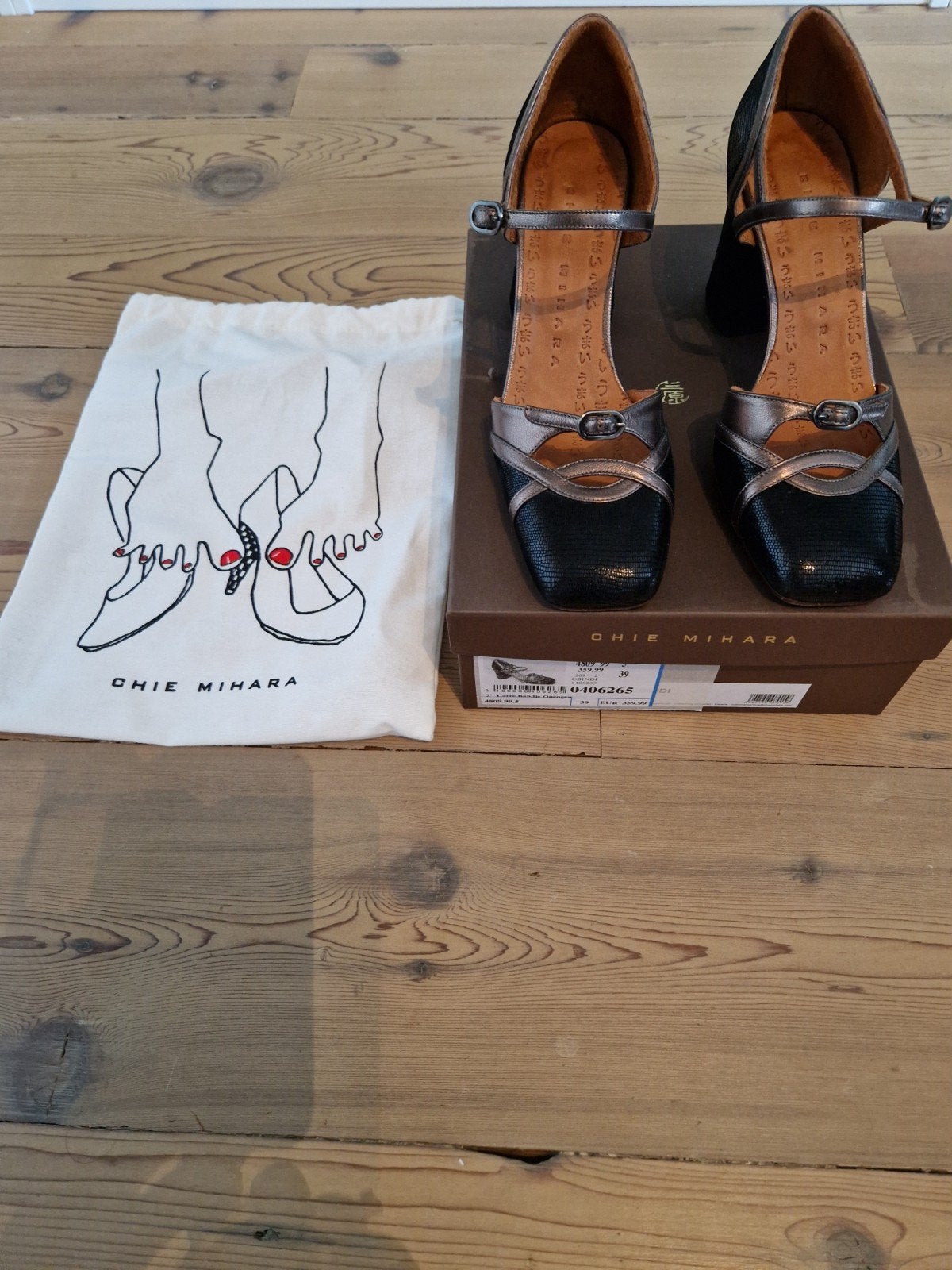 Chie Mihara Obindi Hakken Maat 39 - Zwart/Goud- Zo goed als, Pumps, Zwart, Ophalen of Verzenden, Zo goed als nieuw