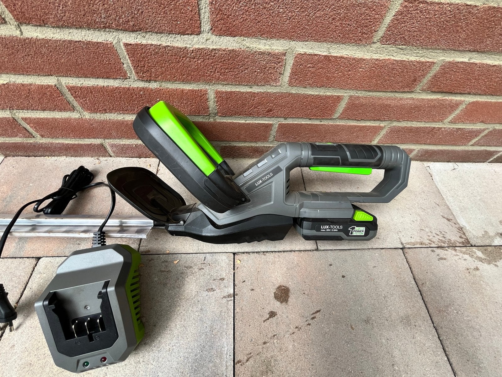 Lux-Tools heggenschaar op accu, Tuin en Terras, Heggenscharen, Ophalen, Zo goed als nieuw, Accu
