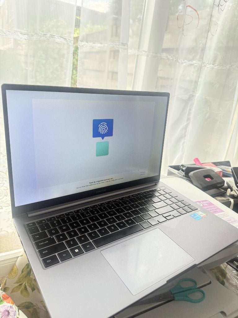 Goedwerkende Samsung i5 laptop ( kort gebruikt), Computers en Software, Windows Laptops, Ophalen, Gebruikt, 2 tot 3 Ghz, 512 GB