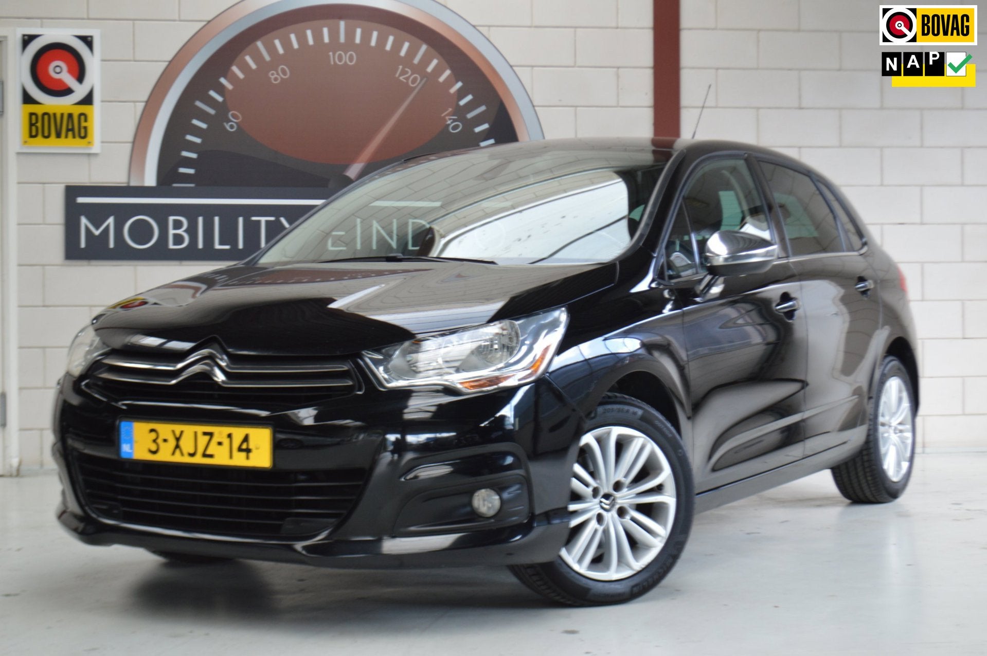 Citroen C4 1.2 131PK Exclusive, 1e eig! NWE RIEM, NWE BANDEN, Auto's, Dealer onderhouden, Stof, 1199 cc, Zwart