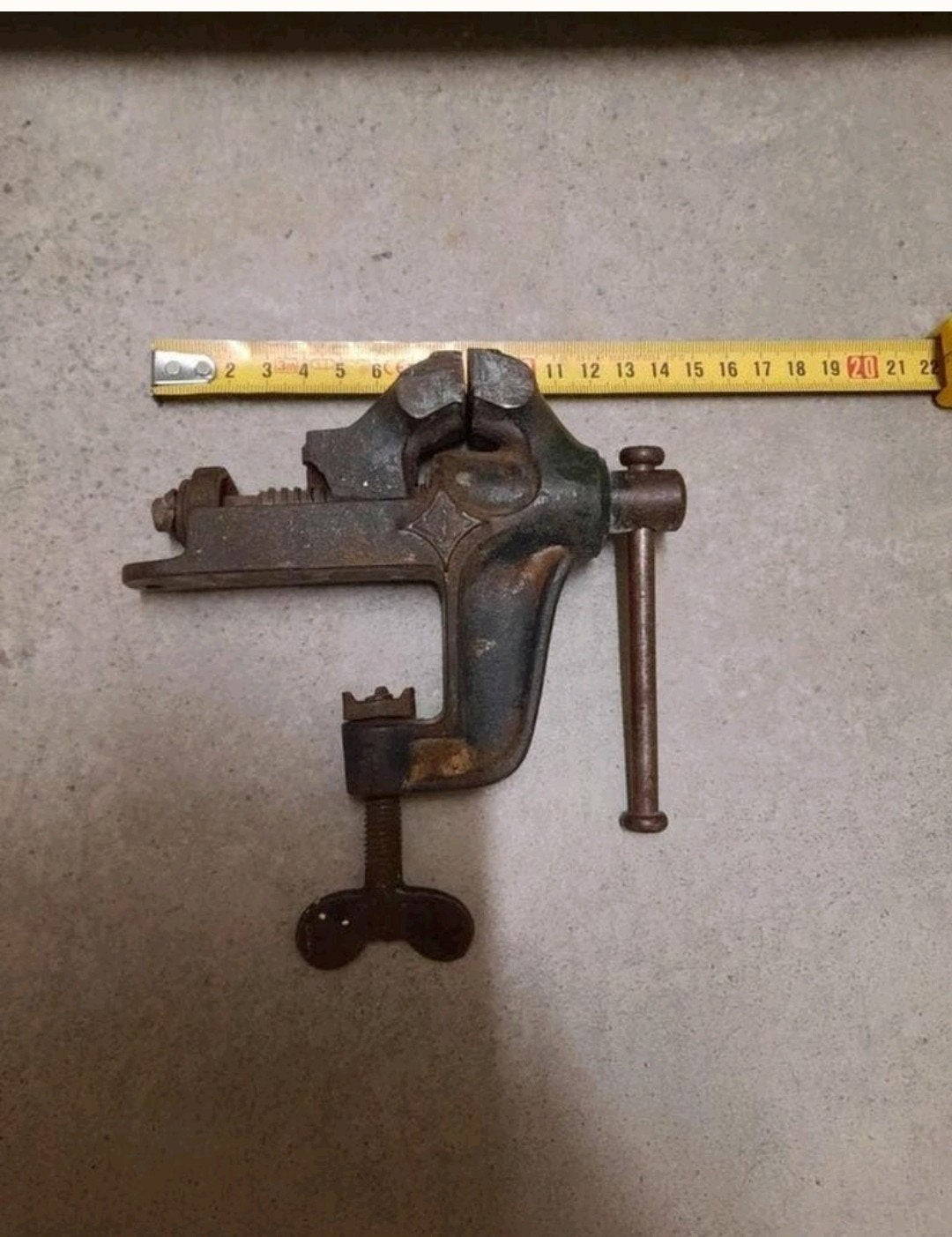 Bankschroef vice bankschroefje
Kleine bankschroef voor de kl, Antiek en Kunst, Antiek | Gereedschap en Instrumenten, Ophalen of Verzenden