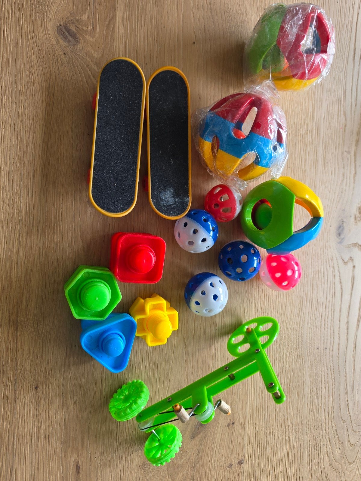 Vogelspeelgoed skateboard fietsje balletjes..., Dieren en Toebehoren, Ophalen of Verzenden, Hout, Vogelkooi