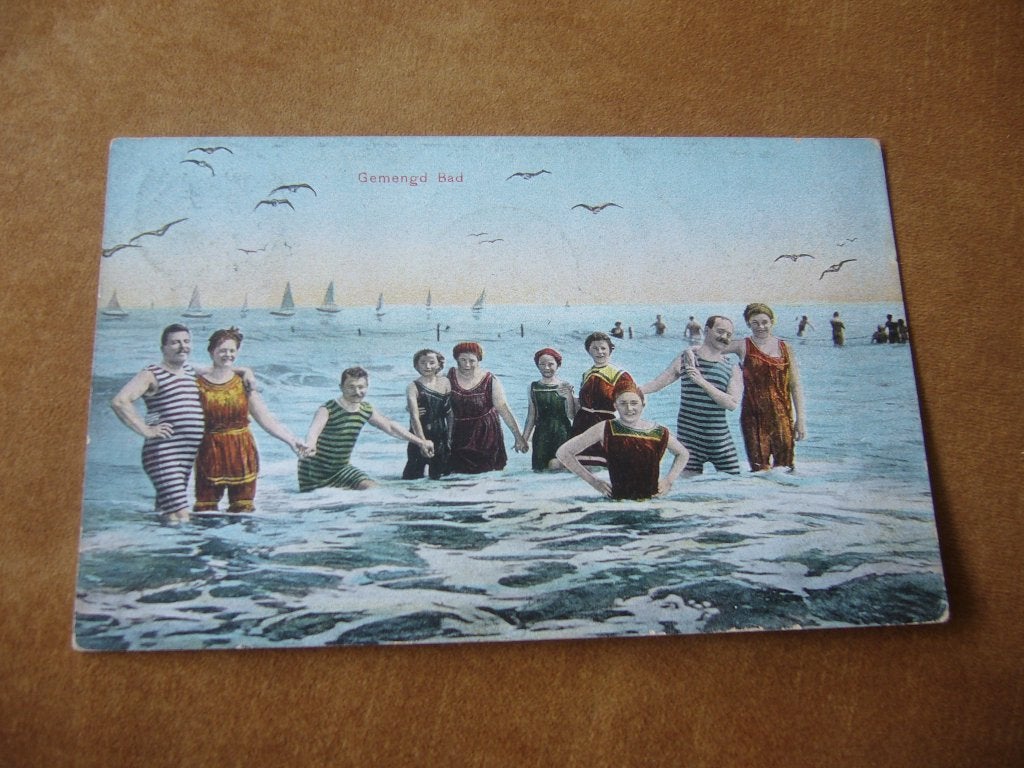 GEMENGD BAD  =  MENSEN - ZEE - MEEUWEN - BOTEN 1910, Ophalen of Verzenden, Voor 1920, Gelopen