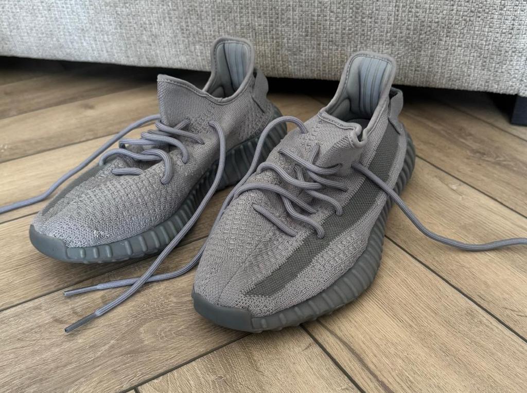 Nieuwe Yeezy boots 350 grijs  maat 44 2/3, Ophalen of Verzenden, Zo goed als nieuw, Overige kleuren