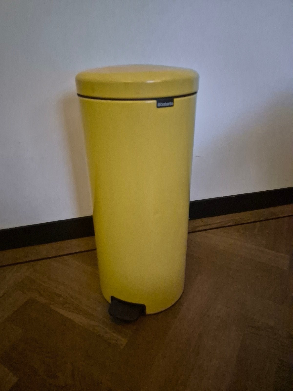 Brabantia pedaalemmer geel 30L, Ophalen, Gebruikt, 50 tot 75 cm
