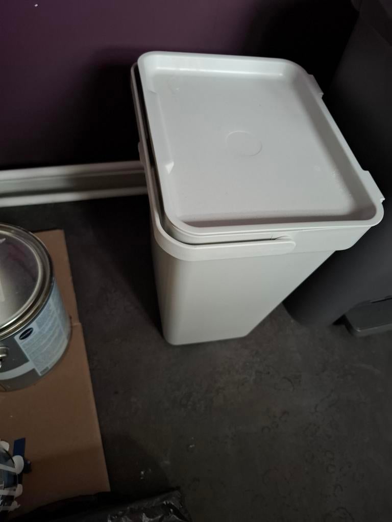 Hallbar ikea, Huis en Inrichting, Woonaccessoires | Prullenbakken, 10 tot 20 liter, Ophalen of Verzenden, Gebruikt, Kunststof